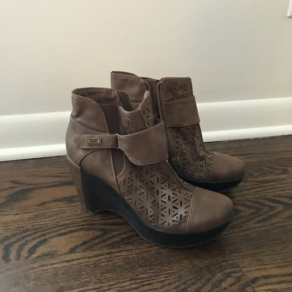 JBU Jambu Wedge booties